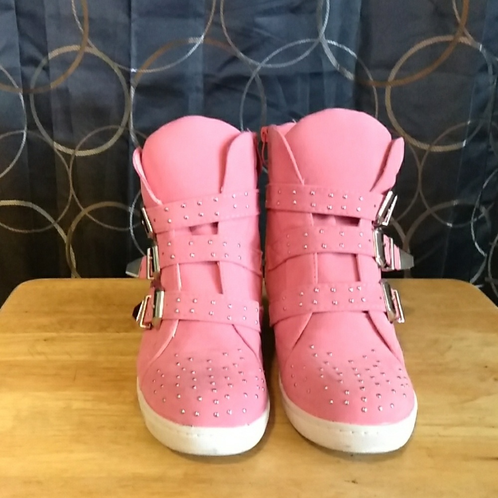 Wedge boots